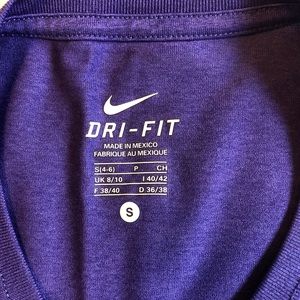 Nike Tops - Nike Dry-Fit Ladies Top!!! Bundle and SAVE!!! đź’° Nike Tops - Nike Dry-Fit Ladies Top!!! Bundle and SAVE!!! đź’°